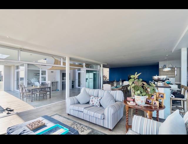 4 BEDROOM HOUSE FOR SALE IN PEARL BAY